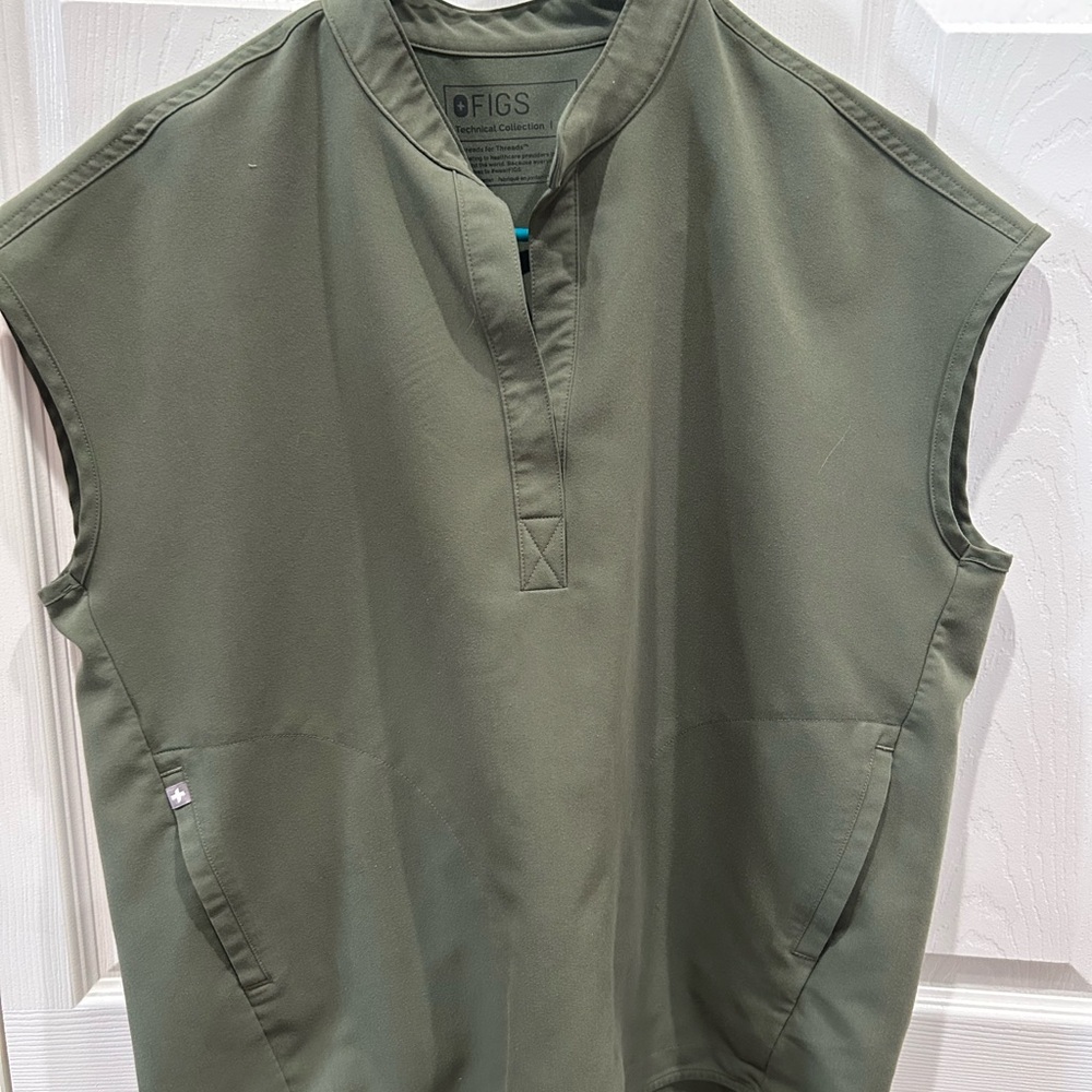 Figs Women’s Olive Green Oversized Scrub Top